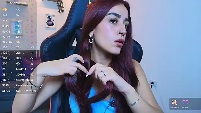 Snapshot of ViolethRosse chatting on October 22, 2025, 9:03 pm ViolethRosse online show from October 22, 2025, 9:03 pm