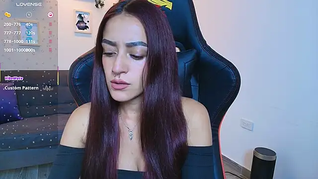 Snapshot of ViolethRosse chatting on October 10, 2025, 8:09 pm ViolethRosse online show from October 10, 2025, 8:09 pm