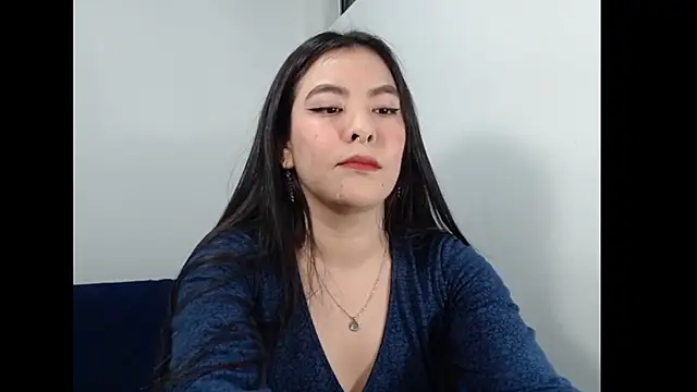 Snapshot of EloiseJun chatting on April 19, 2026, 10:34 pm EloiseJun online show from April 19, 2026, 10:34 pm