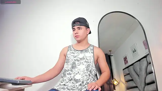 lianfox  online show from February 18, 2026, 12:34 pm