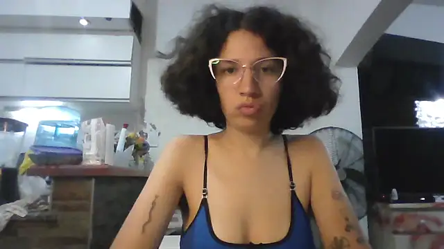 Snapshot of loliporomero chatting on October 17, 2025, 12:25 am loliporomero online show from October 17, 2025, 12:25 am