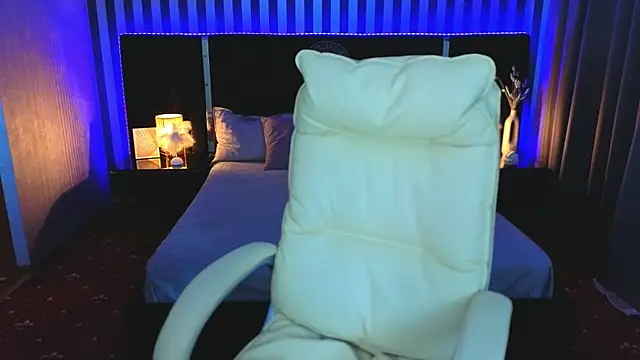 Snapshot of Neyla_Charm chatting on October 11, 2025, 6:03 am Neyla Charm online show from October 11, 2025, 6:03 am