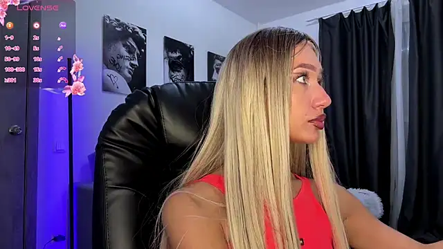 Snapshot of Lisa_Shultz chatting on October 28, 2025, 1:32 pm Lisa Shultz online show from October 28, 2025, 1:32 pm