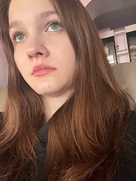 Snapshot of MichelleRoux chatting on September 19, 2025, 10:30 am MichelleRoux online show from September 19, 2025, 10:30 am