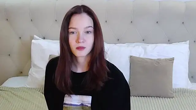 MichelleRoux online show from November 4, 2025, 1:26 pm