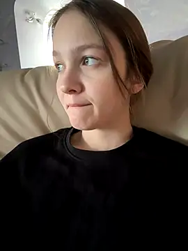 Snapshot of MichelleRoux chatting on September 29, 2025, 12:00 pm MichelleRoux online show from September 29, 2025, 12:00 pm