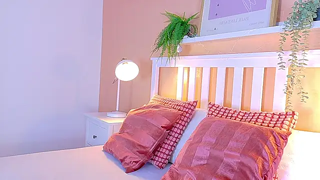 Snapshot of BelaMiller_ chatting on October 1, 2025, 11:36 am BelaMiller  online show from October 1, 2025, 11:36 am