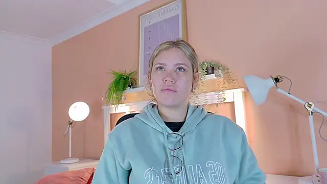 Snapshot of BelaMiller_ chatting on October 6, 2025, 11:33 am BelaMiller  online show from October 6, 2025, 11:33 am