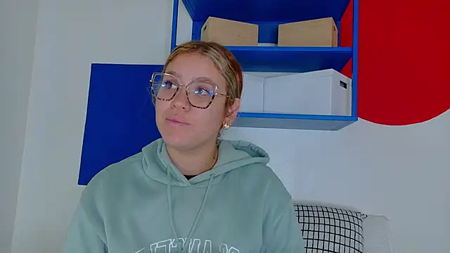 Snapshot of BelaMiller_ chatting on October 10, 2025, 12:17 pm BelaMiller  online show from October 10, 2025, 12:17 pm