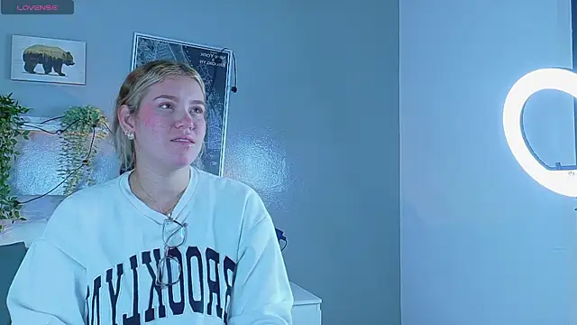 Snapshot of BelaMiller_ chatting on September 23, 2025, 11:39 am BelaMiller  online show from September 23, 2025, 11:39 am