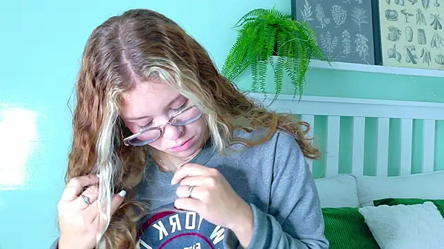 BelaMiller  online show from November 10, 2025, 11:37 am