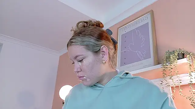 Snapshot of BelaMiller_ chatting on October 8, 2025, 11:45 am BelaMiller  online show from October 8, 2025, 11:45 am