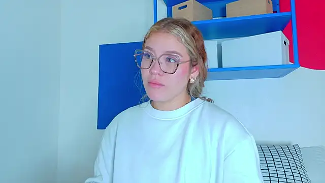 Snapshot of BelaMiller_ chatting on September 22, 2025, 11:38 am BelaMiller  online show from September 22, 2025, 11:38 am