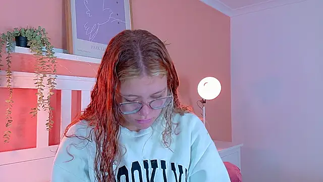 Snapshot of BelaMiller_ chatting on September 24, 2025, 11:39 am BelaMiller  online show from September 24, 2025, 11:39 am