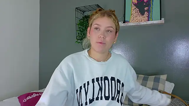 BelaMiller  online show from November 3, 2025, 11:36 am