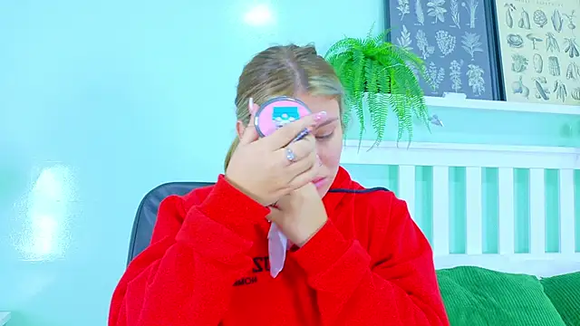 Snapshot of BelaMiller_ chatting on October 4, 2025, 11:45 am BelaMiller  online show from October 4, 2025, 11:45 am