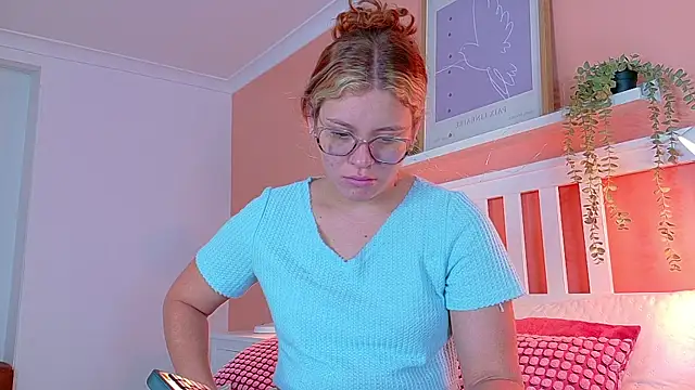 Snapshot of BelaMiller_ chatting on September 29, 2025, 11:38 am BelaMiller  online show from September 29, 2025, 11:38 am