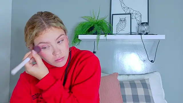 Snapshot of BelaMiller_ chatting on October 30, 2025, 11:41 am BelaMiller  online show from October 30, 2025, 11:41 am