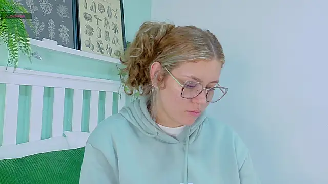 Snapshot of BelaMiller_ chatting on October 7, 2025, 11:55 am BelaMiller  online show from October 7, 2025, 11:55 am