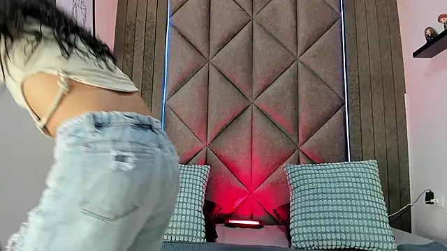 TiffValentinee  online show from September 26, 2025, 7:43 pm