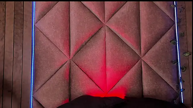 TiffValentinee  online show from October 4, 2025, 7:37 pm