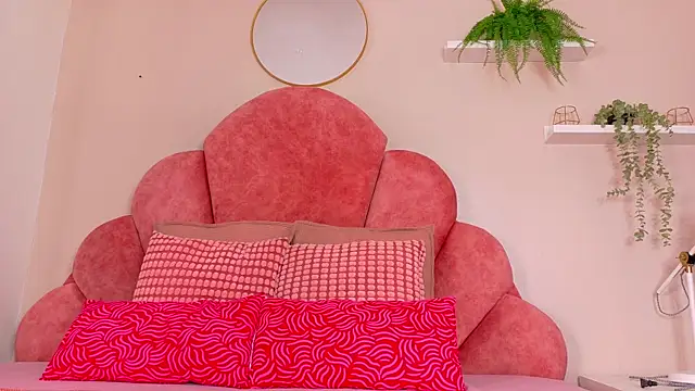 TiffValentinee  online show from October 10, 2025, 7:47 pm