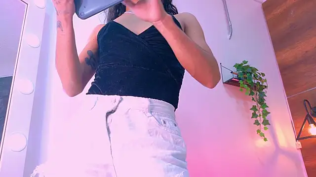 TiffValentinee  online show from October 11, 2025, 7:37 pm