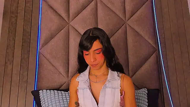 TiffValentinee  online show from September 16, 2025, 7:37 pm