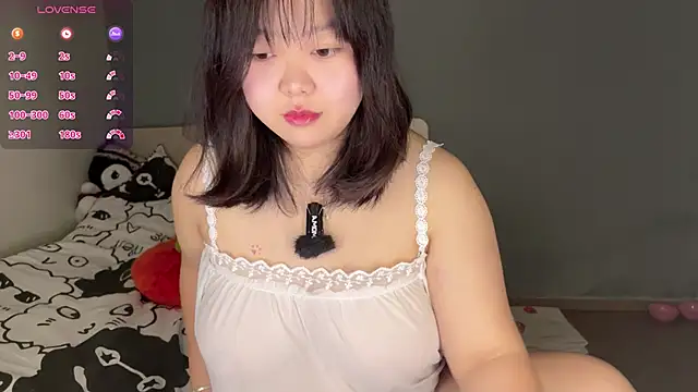 Snapshot of Kittenfishing chatting on October 13, 2025, 12:07 pm Kittenfishing online show from October 13, 2025, 12:07 pm