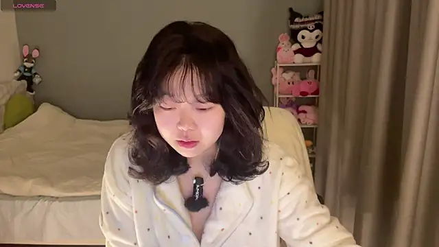 Snapshot of Kittenfishing chatting on November 12, 2025, 1:04 pm Kittenfishing online show from November 12, 2025, 1:04 pm