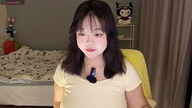 Snapshot of Kittenfishing chatting on November 6, 2025, 12:31 pm Kittenfishing online show from November 6, 2025, 12:31 pm