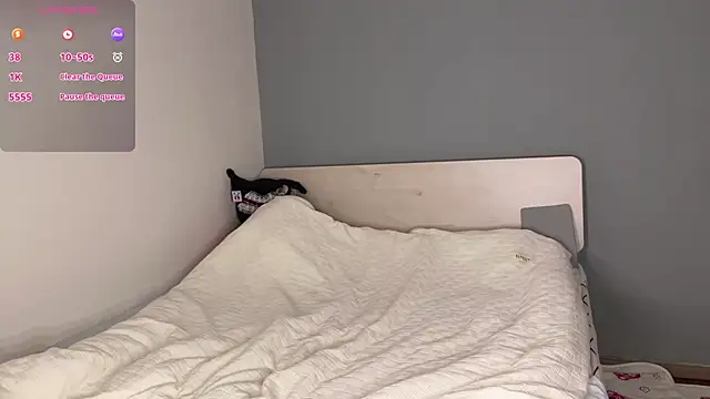 Snapshot of Kittenfishing chatting on October 6, 2025, 3:46 pm Kittenfishing online show from October 6, 2025, 3:46 pm