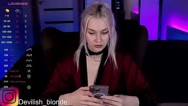 Snapshot of HitchcocianBlonde chatting on February 17, 2026, 6:16 pm HitchcocianBlonde online show from February 17, 2026, 6:16 pm