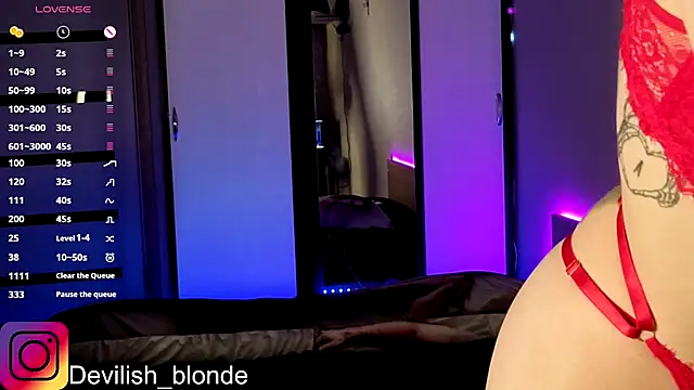 Snapshot of HitchcocianBlonde chatting on November 27, 2025, 4:51 pm HitchcocianBlonde online show from November 27, 2025, 4:51 pm