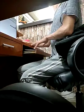 Snapshot of moorejhosua chatting on October 30, 2025, 8:28 pm moorejhosua online show from October 30, 2025, 8:28 pm