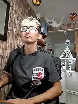 Snapshot of moorejhosua chatting on October 28, 2025, 7:57 pm moorejhosua online show from October 28, 2025, 7:57 pm