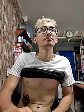 Snapshot of moorejhosua chatting on October 4, 2025, 10:55 pm moorejhosua online show from October 4, 2025, 10:55 pm