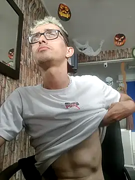 Snapshot of moorejhosua chatting on October 15, 2025, 8:17 pm moorejhosua online show from October 15, 2025, 8:17 pm