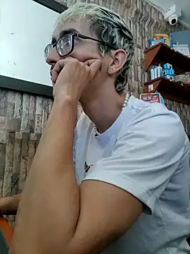 Snapshot of moorejhosua chatting on September 22, 2025, 1:39 pm moorejhosua online show from September 22, 2025, 1:39 pm