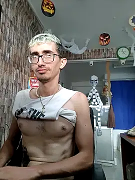 Snapshot of moorejhosua chatting on October 21, 2025, 8:52 pm moorejhosua online show from October 21, 2025, 8:52 pm