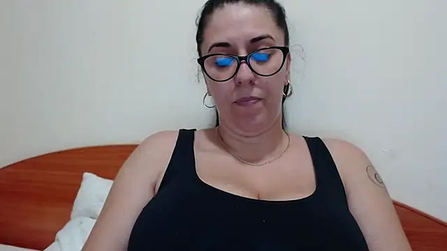 jollene online show from October 9, 2025, 1:11 pm