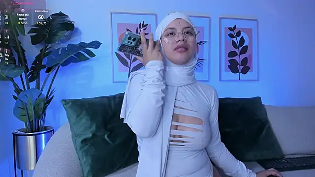 crystal peed online show from September 23, 2025, 1:07 pm