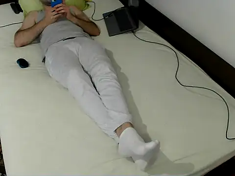 Snapshot of bul_boy chatting on April 19, 2026, 3:35 pm bul boy online show from April 19, 2026, 3:35 pm