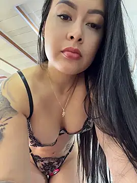 CrisMarulanda online show from April 8, 2026, 2:07 pm