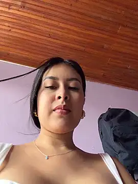 CrisMarulanda online show from April 20, 2026, 5:58 pm