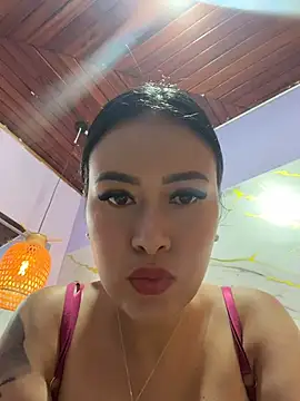 CrisMarulanda online show from July 13, 2026, 5:34 pm