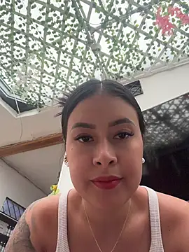 CrisMarulanda online show from July 28, 2026, 6:42 pm