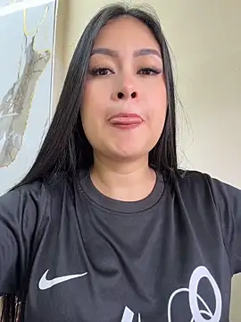 CrisMarulanda online show from June 16, 2026, 4:51 pm
