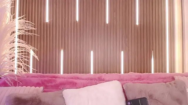 MylaDreams online show from September 30, 2025, 3:23 am