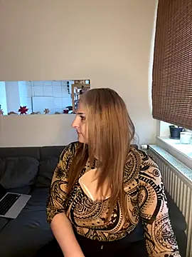 Katherine Leyla online show from November 27, 2025, 9:43 am